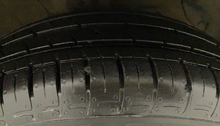 2021 Hyundai GRAND I10 NIOS SPORTZ 1.2 KAPPA VTVT CNG, CNG, Manual, 32,423 km, Right Front Tyre Tread