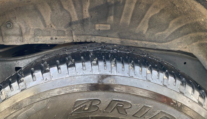 2013 Toyota Fortuner 3.0 4X4 MT, Diesel, Manual, 1,28,393 km, Right Rear Tyre Tread