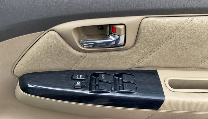 2013 Toyota Fortuner 3.0 4X4 MT, Diesel, Manual, 1,28,393 km, Driver Side Door Panels Control