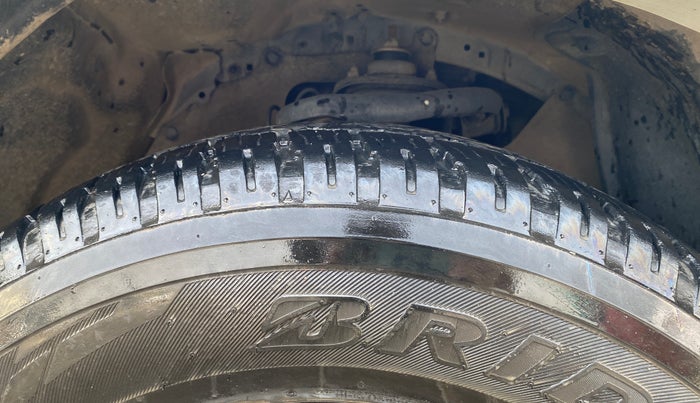 2013 Toyota Fortuner 3.0 4X4 MT, Diesel, Manual, 1,28,393 km, Right Front Tyre Tread