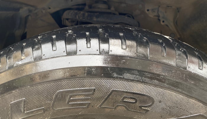 2013 Toyota Fortuner 3.0 4X4 MT, Diesel, Manual, 1,28,393 km, Left Front Tyre Tread