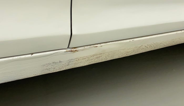 2012 Maruti Swift Dzire VXI, Petrol, Manual, 72,402 km, Right running board - Minor scratches