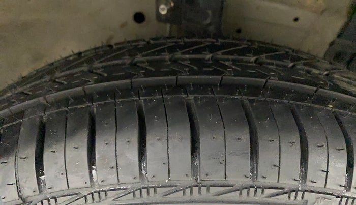 2012 Maruti Swift Dzire VXI, Petrol, Manual, 72,402 km, Right Front Tyre Tread