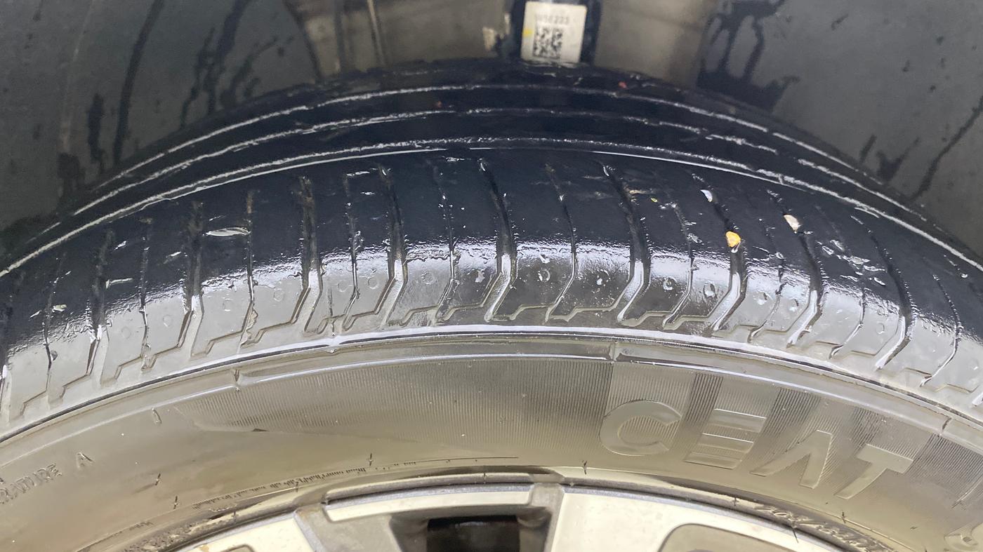 2023 Skoda SLAVIA STYLE 1.0L TSI AT, Petrol, Automatic, 76,281 km, Right Front Tyre Tread