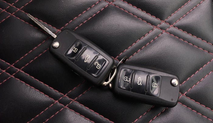 2016 Volkswagen Polo HIGHLINE1.2L, Petrol, Manual, 43,413 km, Key Close Up