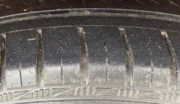 2016 Volkswagen Polo HIGHLINE1.2L, Petrol, Manual, 43,413 km, Left Rear Tyre Tread