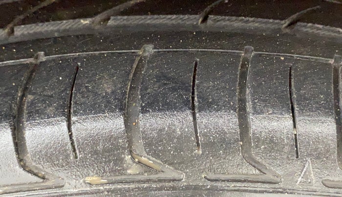 2016 Volkswagen Polo HIGHLINE1.2L, Petrol, Manual, 43,413 km, Right Front Tyre Tread