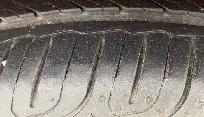 2016 Volkswagen Polo HIGHLINE1.2L, Petrol, Manual, 43,413 km, Right Rear Tyre Tread