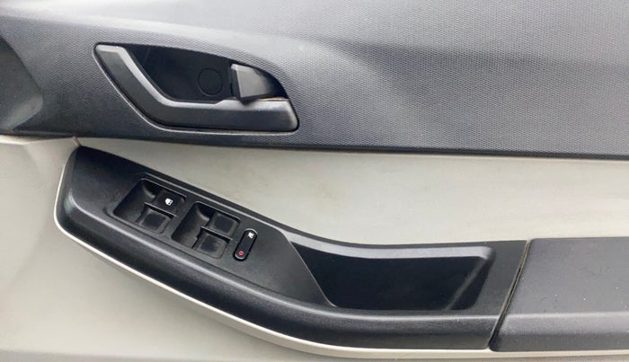 2021 Tata Tiago XT (O) PETROL, Petrol, Manual, 42,135 km, Driver Side Door Panels Control