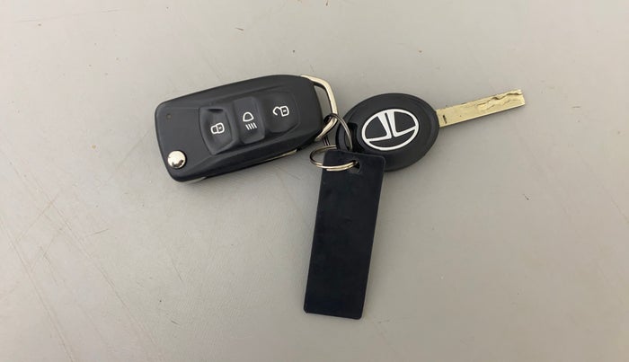 2021 Tata Tiago XT (O) PETROL, Petrol, Manual, 42,135 km, Key Close Up