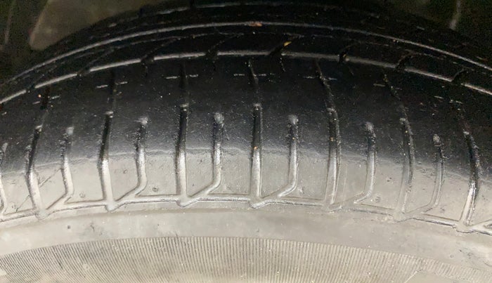 2019 Maruti XL6 ZETA AT, Petrol, Automatic, 84,749 km, Left Front Tyre Tread