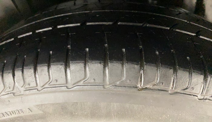 2019 Maruti XL6 ZETA AT, Petrol, Automatic, 84,749 km, Left Rear Tyre Tread