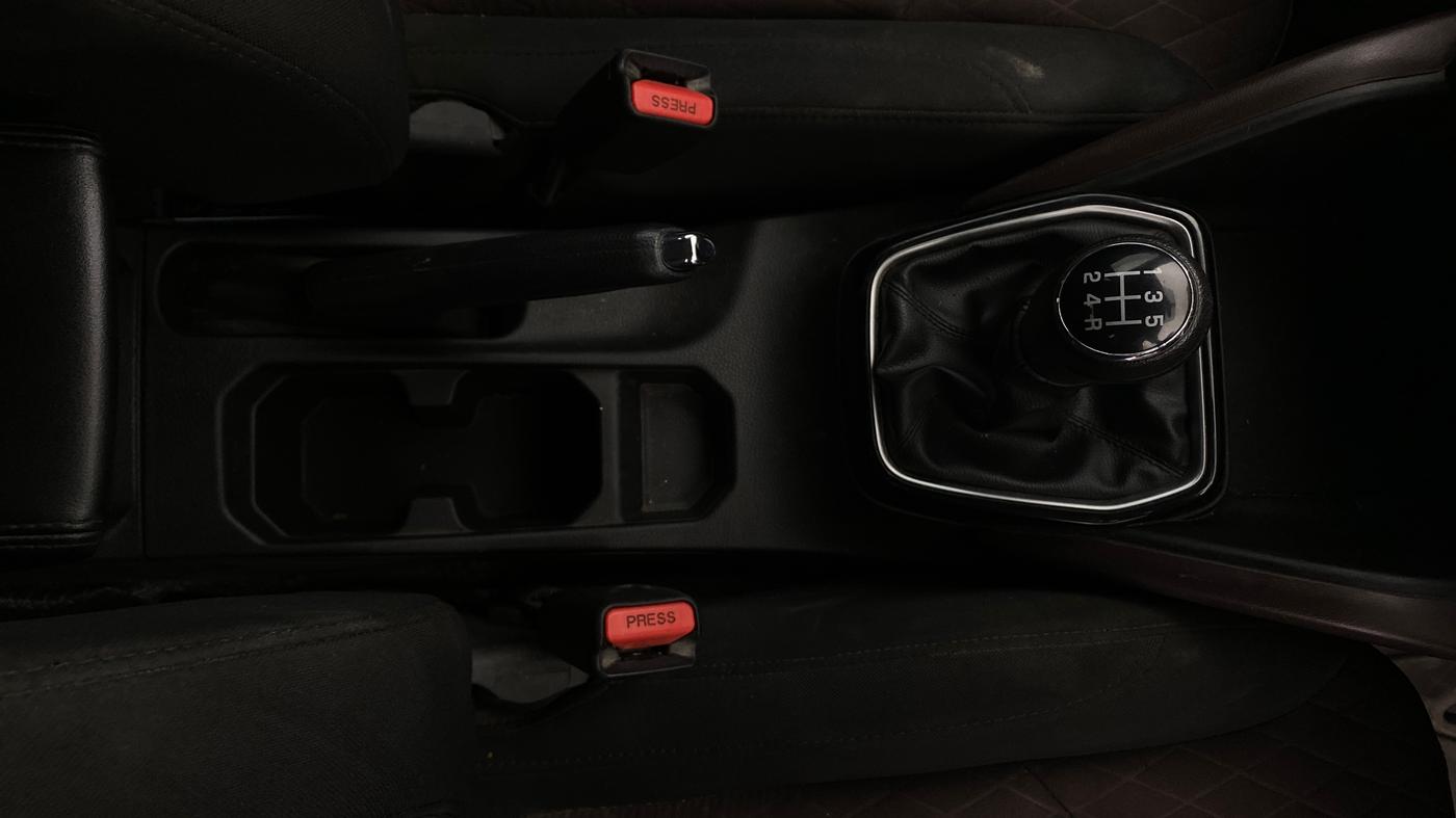 2023 Maruti Grand Vitara ZETA SMART HYBRID, Petrol, Manual, 75,851 km, Gear Lever