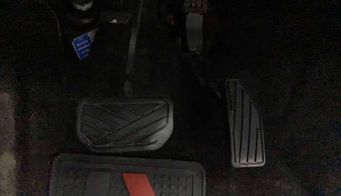 2018 Maruti Swift ZDI AMT, Diesel, Automatic, 1,05,505 km, Pedals