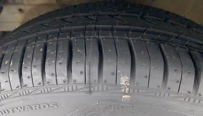 2018 Maruti Swift ZDI AMT, Diesel, Automatic, 1,05,505 km, Left Front Tyre Tread