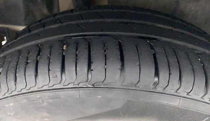 2018 Maruti Swift ZDI AMT, Diesel, Automatic, 1,05,505 km, Right Rear Tyre Tread