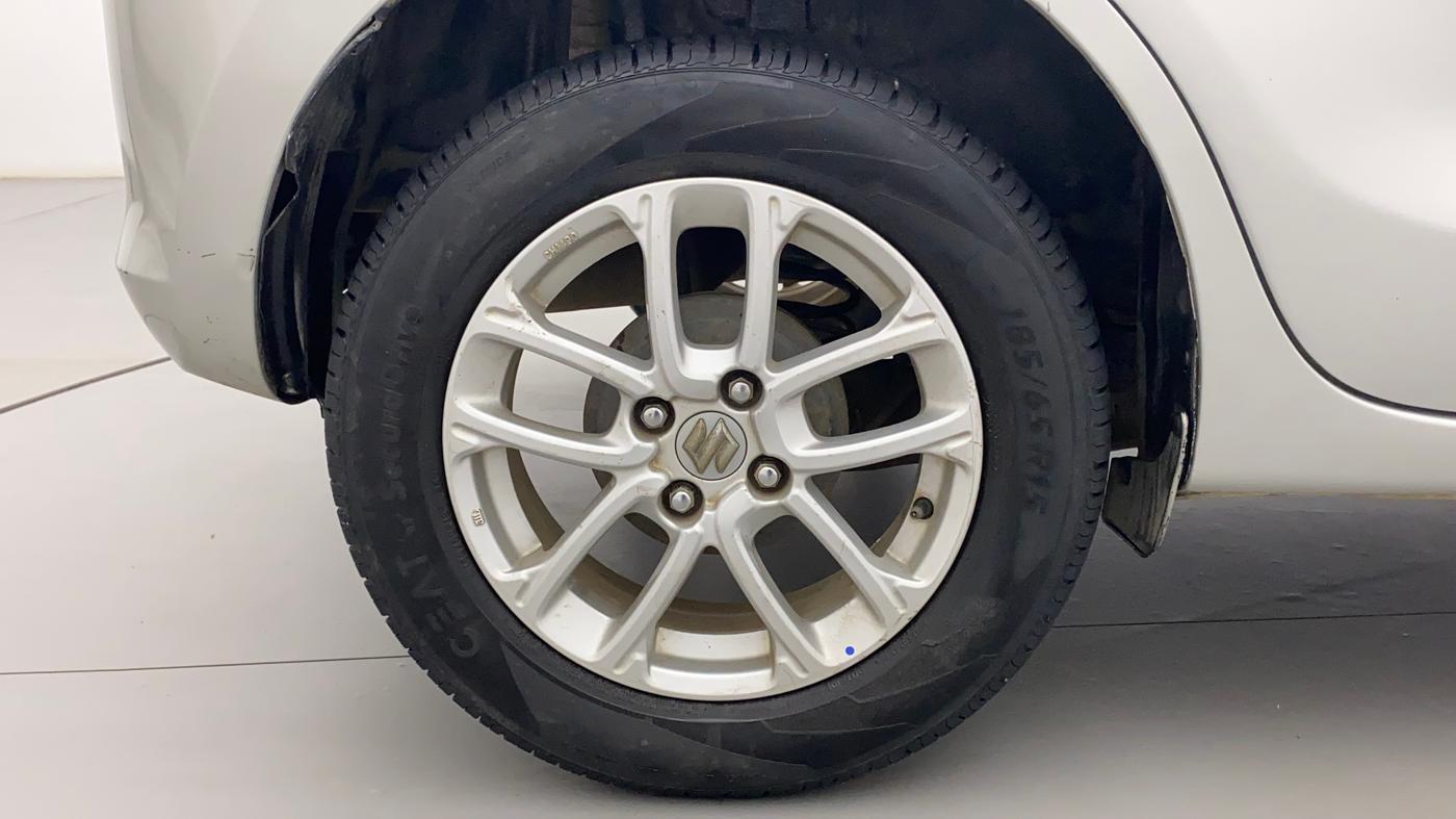 2018 Maruti Swift ZDI AMT, Diesel, Automatic, 1,05,505 km, Right Rear Wheel