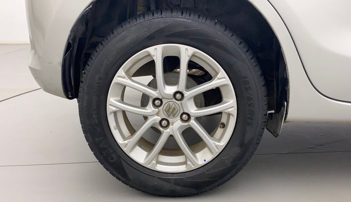 2018 Maruti Swift ZDI AMT, Diesel, Automatic, 1,05,505 km, Right Rear Wheel