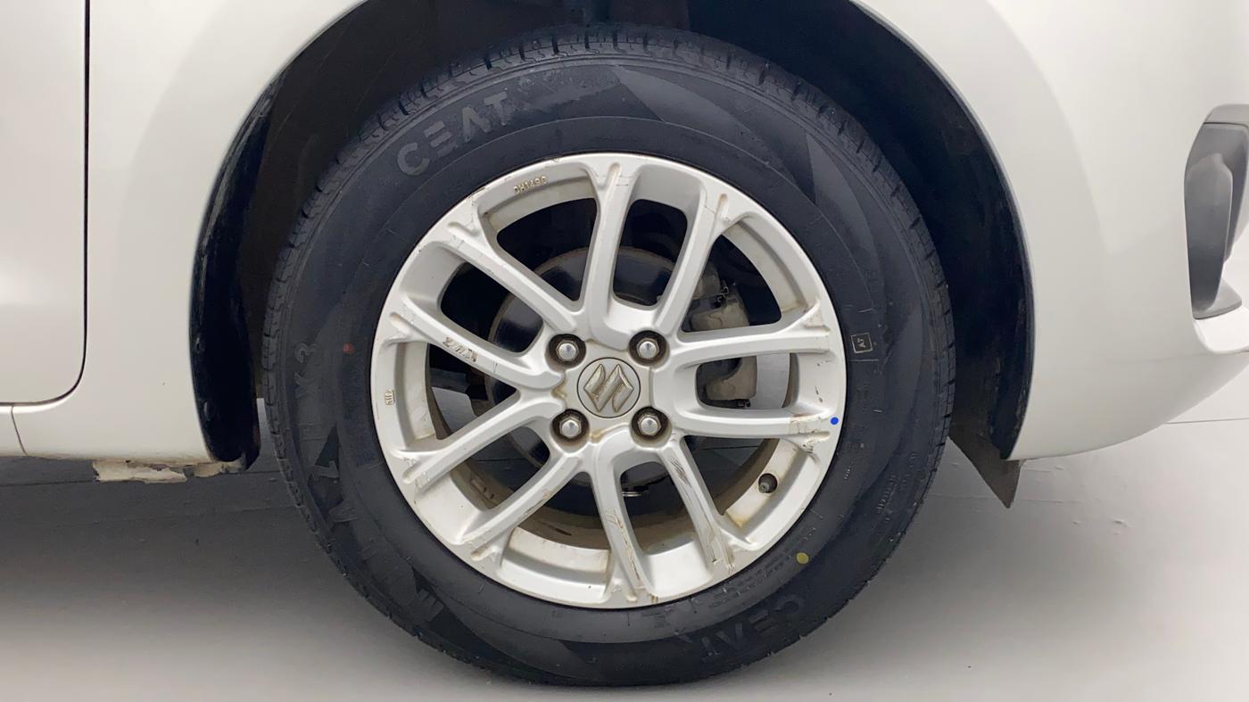 2018 Maruti Swift ZDI AMT, Diesel, Automatic, 1,05,505 km, Right Front Wheel