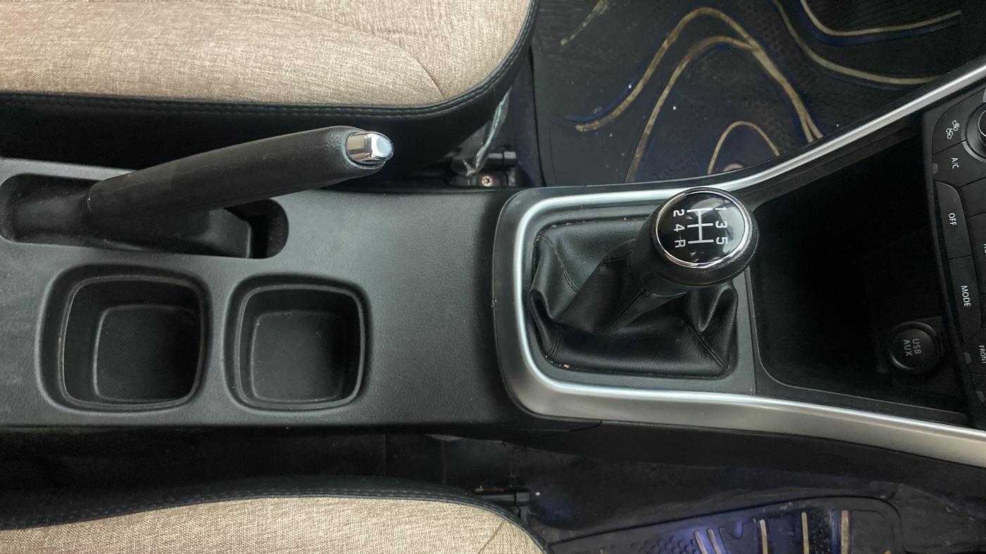 2021 Maruti S Cross ZETA 1.5, Petrol, Manual, 1,05,695 km, Gear Lever