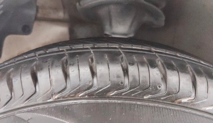 2014 Hyundai Eon ERA +, Petrol, Manual, 78,367 km, Left Front Tyre Tread