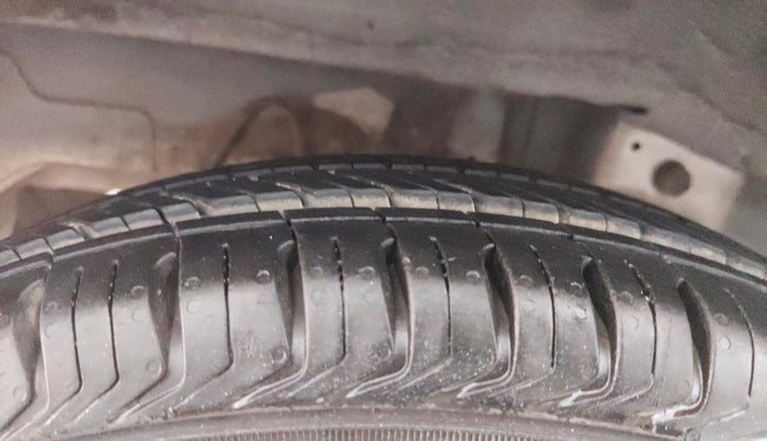 2014 Hyundai Eon ERA +, Petrol, Manual, 78,367 km, Right Rear Tyre Tread