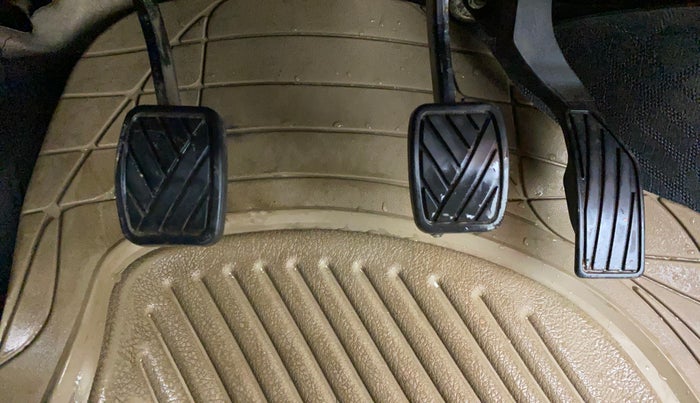 2018 Maruti Ciaz ALPHA 1.5 SHVS PETROL, CNG, Manual, 66,130 km, Pedals