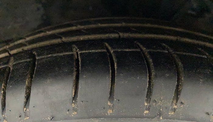 2010 Hyundai i10 SPORTZ (O) 1.2, Petrol, Manual, 75,370 km, Right Front Tyre Tread