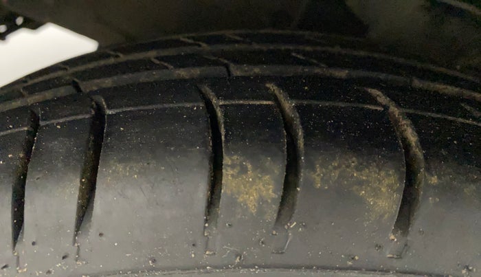 2010 Hyundai i10 SPORTZ (O) 1.2, Petrol, Manual, 75,370 km, Left Front Tyre Tread