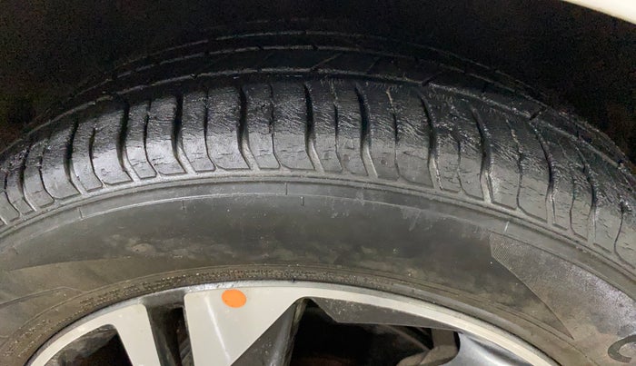 2021 Hyundai NEW I20 ASTA 1.2 MT, Petrol, Manual, 27,922 km, Right Front Tyre Tread
