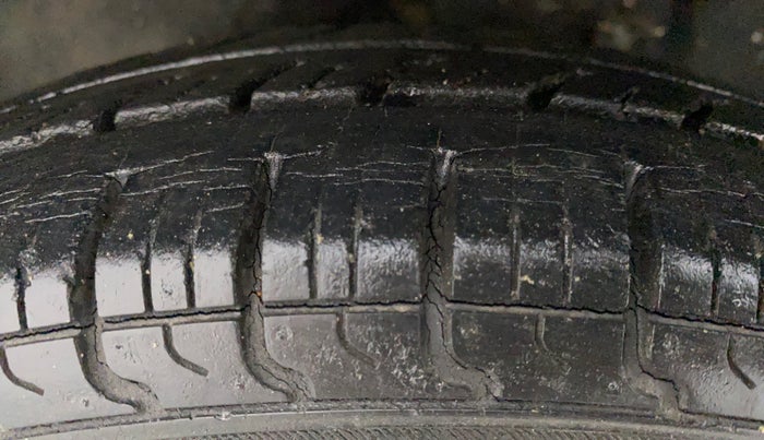 2014 Maruti Alto 800 LXI, Petrol, Manual, 14,820 km, Left Front Tyre Tread
