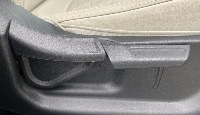 2023 KIA SELTOS HTX PETROL 1.5, Petrol, Manual, 29,874 km, Driver Side Adjustment Panel