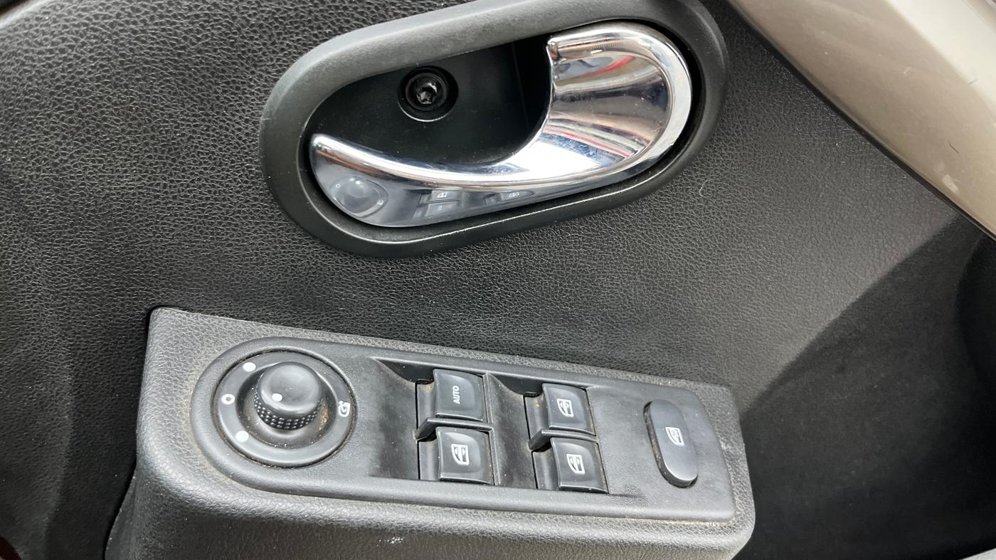 2021 Renault Duster RXZ 1.3 TURBO PETROL MT, Petrol, Manual, 88,977 km, Driver Side Door Panels Control