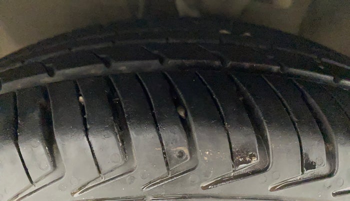 2011 Hyundai i10 MAGNA 1.2, Petrol, Manual, 82,130 km, Left Front Tyre Tread