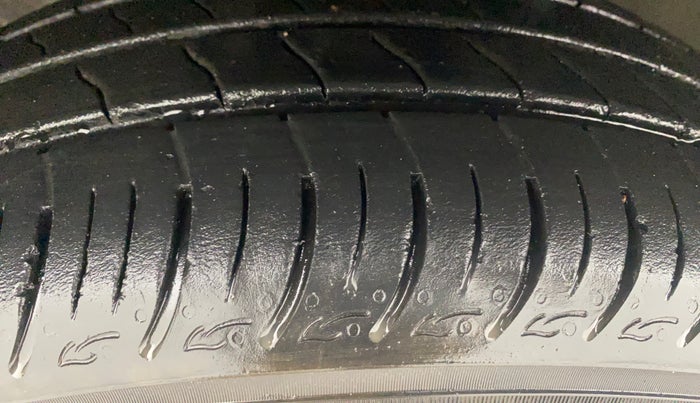 2024 Renault TRIBER RXZ, Petrol, Manual, 11,258 km, Left Front Tyre Tread