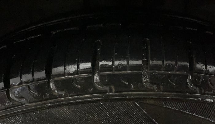 2015 Hyundai i10 MAGNA 1.1, CNG, Manual, 66,077 km, Left Front Tyre Tread