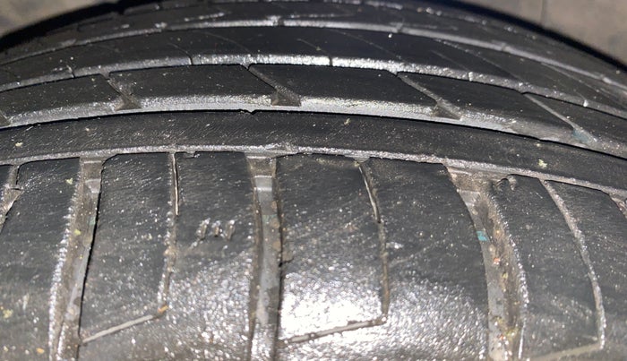 2024 Hyundai ALCAZAR Signature 6 STR 1.5 Diesel Automatic, Diesel, Automatic, 13,704 km, Left Front Tyre Tread