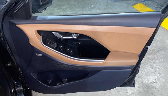 2024 Hyundai ALCAZAR Signature 6 STR 1.5 Diesel Automatic, Diesel, Automatic, 13,704 km, Driver Side Door Panels Control