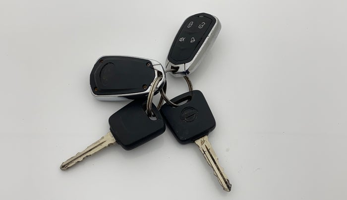 2023 Nissan MAGNITE XE, Petrol, Manual, 11,691 km, Key Close Up