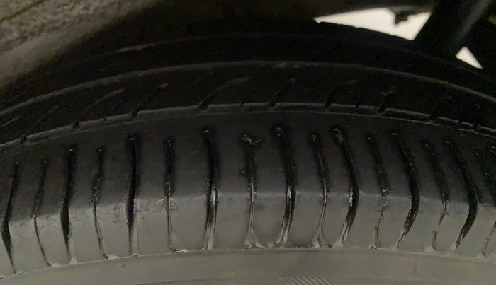2015 Maruti Wagon R 1.0 LXI CNG, CNG, Manual, 65,215 km, Left Rear Tyre Tread