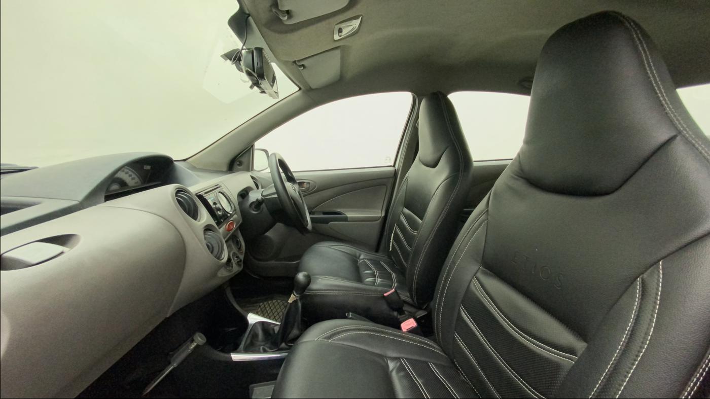 2011 Toyota Etios G, Petrol, Manual, 72,268 km, Right Side Front Door Cabin