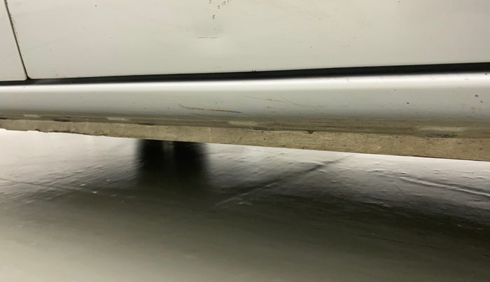 2011 Toyota Etios G, Petrol, Manual, 72,268 km, Right running board - Minor scratches