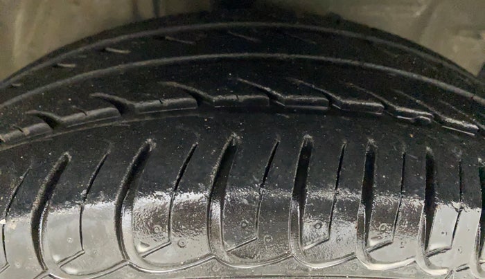 2011 Toyota Etios G, Petrol, Manual, 72,268 km, Right Front Tyre Tread
