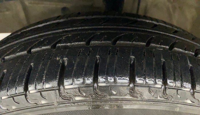 2011 Toyota Etios G, Petrol, Manual, 72,268 km, Left Front Tyre Tread