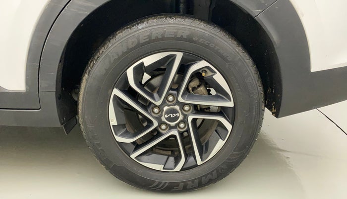 2022 KIA CARENS LUXURY PLUS 1.4 PETROL 7 STR, Petrol, Manual, 20,230 km, Left Rear Wheel