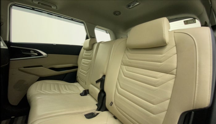 2022 KIA CARENS LUXURY PLUS 1.4 PETROL 7 STR, Petrol, Manual, 20,230 km, Right Side Rear Door Cabin