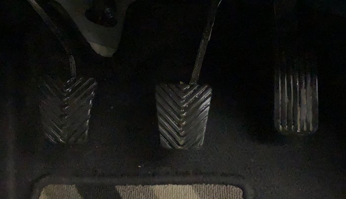 2022 KIA CARENS LUXURY PLUS 1.4 PETROL 7 STR, Petrol, Manual, 20,230 km, Pedals