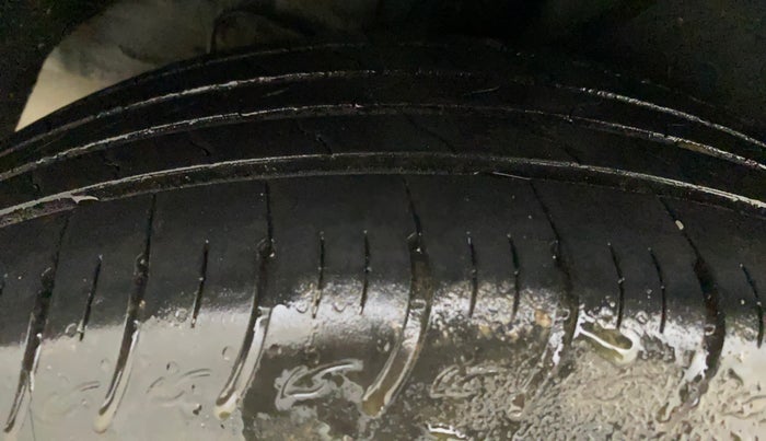 2022 KIA CARENS LUXURY PLUS 1.4 PETROL 7 STR, Petrol, Manual, 20,230 km, Right Rear Tyre Tread