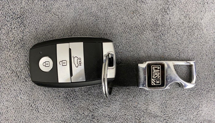 2022 KIA CARENS LUXURY PLUS 1.4 PETROL 7 STR, Petrol, Manual, 20,230 km, Key Close Up