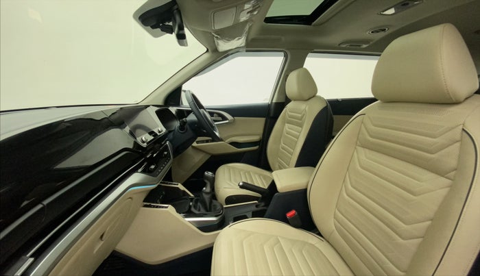 2022 KIA CARENS LUXURY PLUS 1.4 PETROL 7 STR, Petrol, Manual, 20,230 km, Right Side Front Door Cabin